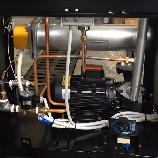 Termoregolatore per stampo a canale caldo da 9 kW per stampaggio a iniezione di processo in plastica. Controllo della temperatura dello stampo ad acqua